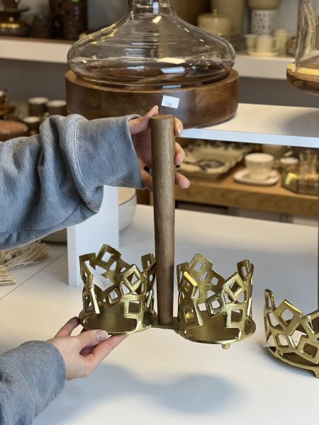 حمالة كاسات معدن وخشب/٢