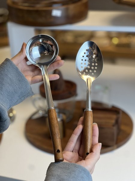 كفاكير خشب مع ستانلس مشكل