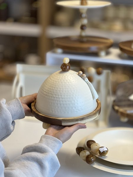 مضيفة قبة احجار كريمة