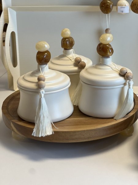 طقم مضايف ثلاثية مع قاعدة خشب احجار كريمة