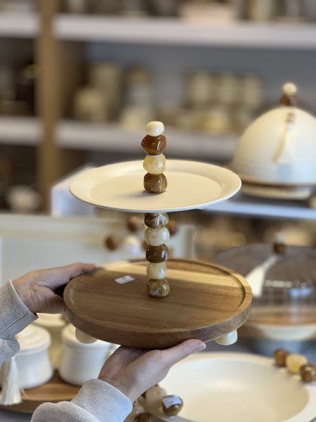 مضيفة طبقات احجار كريمة