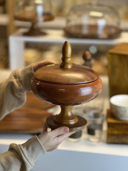 مضيفة خشب كامل مع غطاء