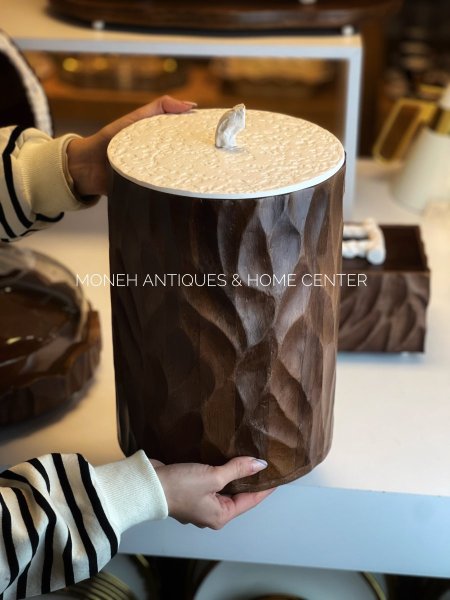 سلة مع غطاء خشب هتدي غطاء معدن ابيض