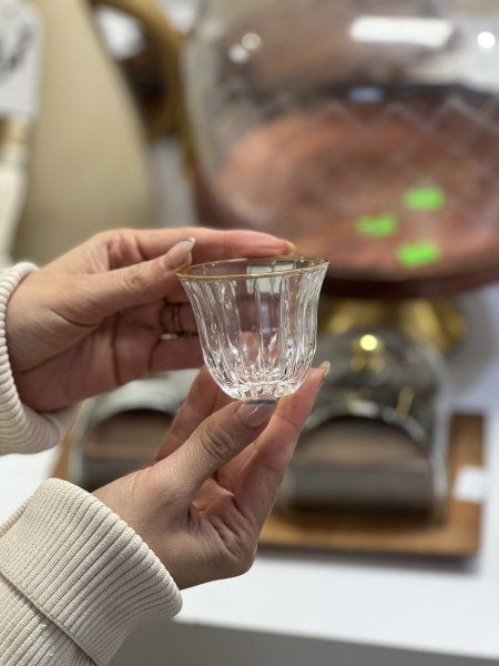 فناجين سادة شفاف محزز خط دهبي عدد 12