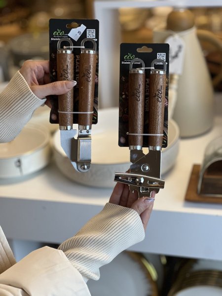 فتاحة علب / هراسة ثوم ستانلس يد خشب