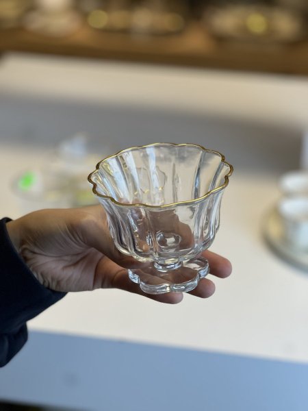 كاسات ضيافه ورده برجل مع دهبي