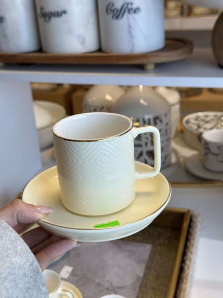 فنجان شاي بيج مزخرف خط دهبي عدد 6