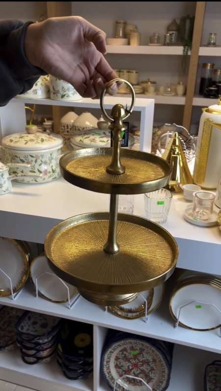 مضيفة طبقات هندي معدن