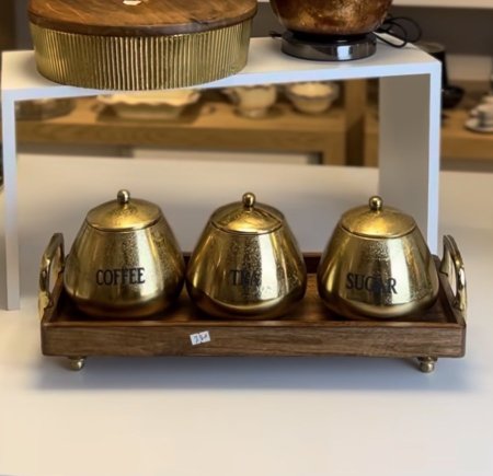 سكريات معدن مع قاعدة خشب