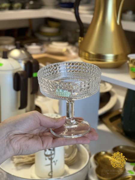 كاسات ضيافة يرجل شفاف كامل