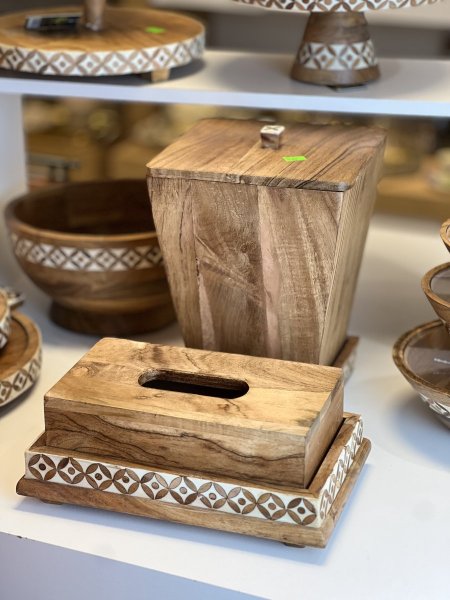 طقم سلة مع محارم خشب مصدف