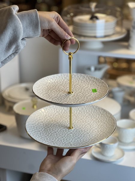 حمالة شكولاته طبقتين مزخرف اندلسي ابيض