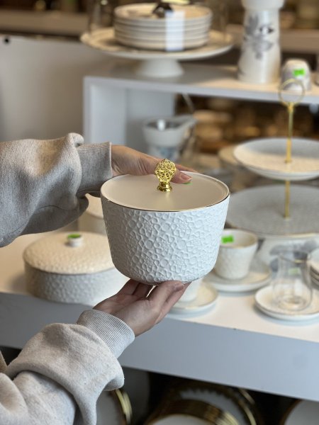 مضيفة عميق مزخرف اندلسي ابيض