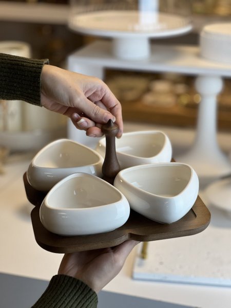 مضيفة رباعية بورسلان وخشب