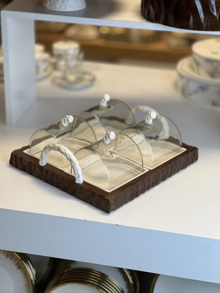 طقم مضايف مع صنيتهم ٤ب١خشب مع هندي