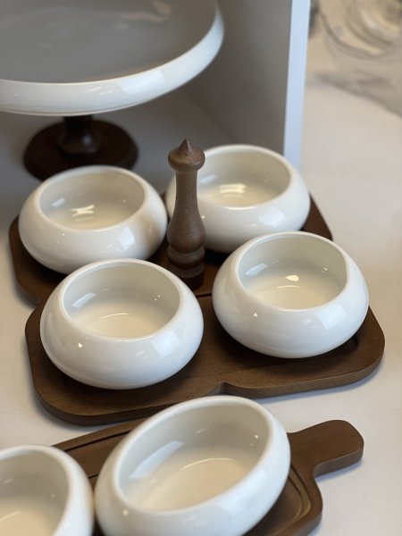 مضيفة بورسلان مع خشب /4