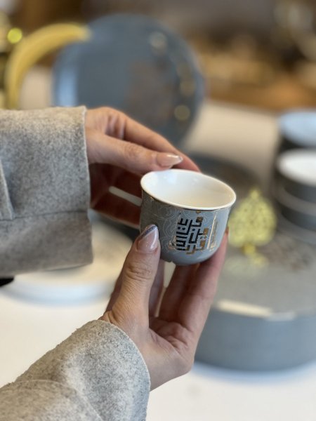 فناجين سادة عدد 12