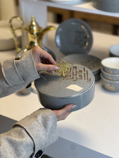 مضيفة حجم وسط