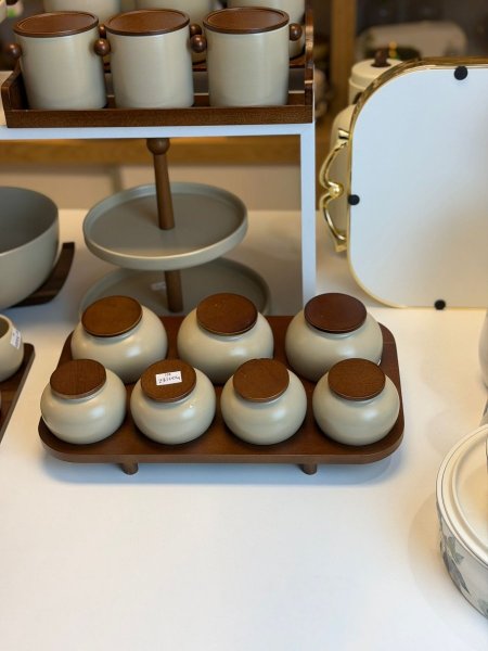 طقم سكريات ٧ قطع مع قاعدتهم بورسلان وخشب