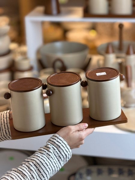 طقم سكريات 3 قطع وقاعدتهم بورسلان وخشب