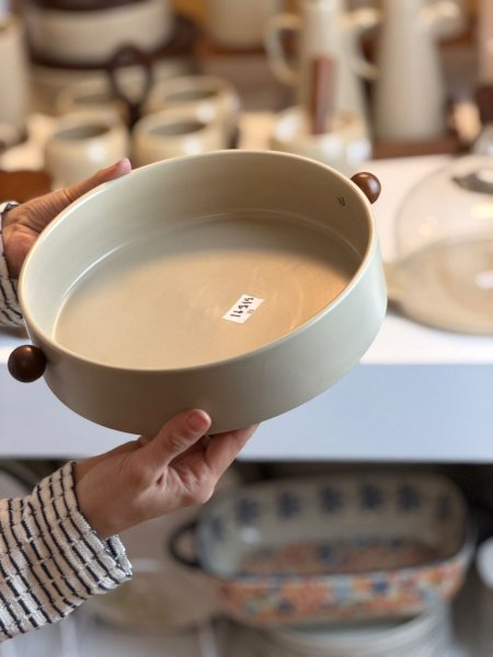 جاط تقديم وسط بورسلان وخشب