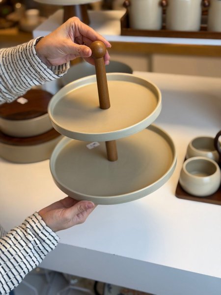 مضيفة طبقتين بورسلان وبامبو