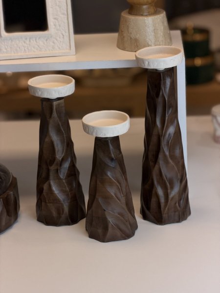 شمعدان خشب مع معدن هندي عريض