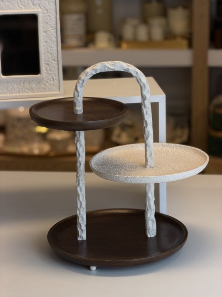 حمالة تقديم ستاند ٣ طبقات خشبي وسط ابيض