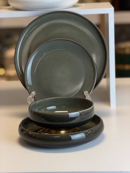 طقم سفرة ٢٤قطعه مودرن اخضر