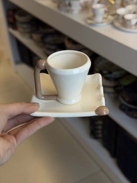 فناجين شاي/قهوه يد لولو بيج