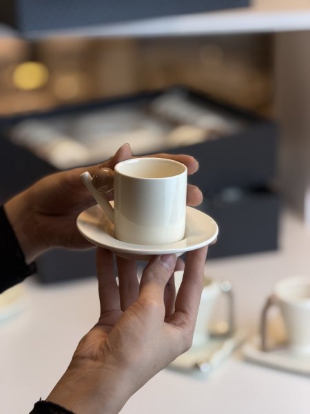 فناجين قهوه/شاي يد مثلث بيج