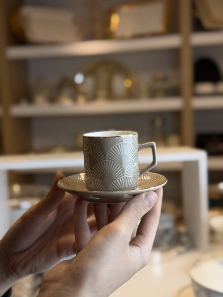 طقم ١٢فنحان قهوه بني حفر مزخرف