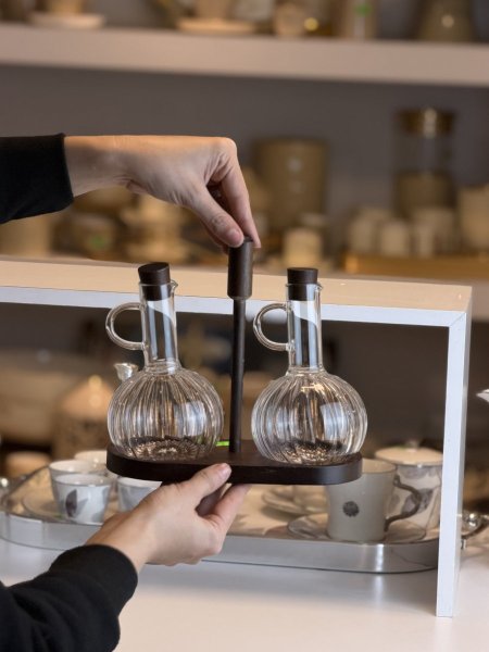 طقم اباريق زيت مع قاعدتهم