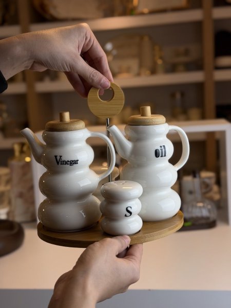 طقم زيت مع ممالح وستاند خشب بورسلان