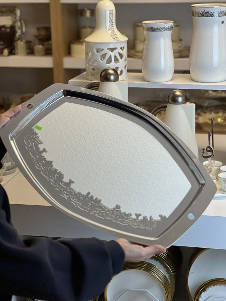 صينية تقديم من أثير-أبيض وفضي