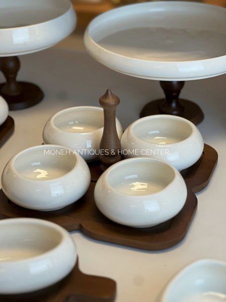 مضيفة رباعية  بورسلان مع خشب مدور