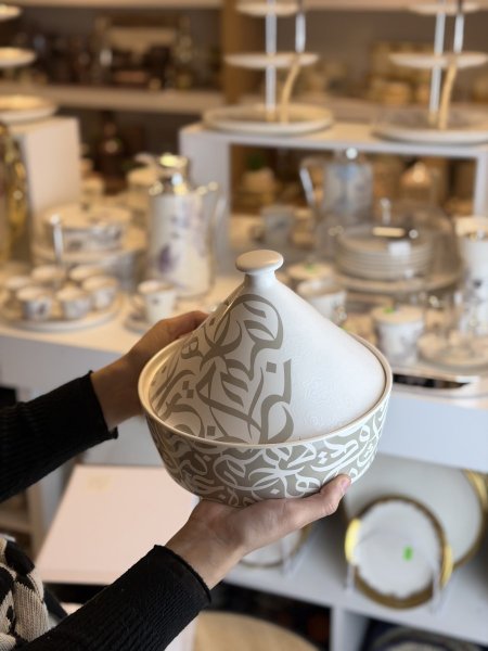 مضيفة طاجن بورسلان ملون بامبو