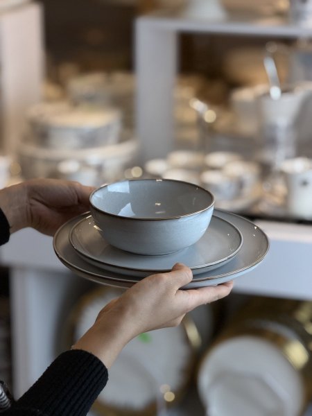 طقم سفره ١٨قطعه رمادي معتق