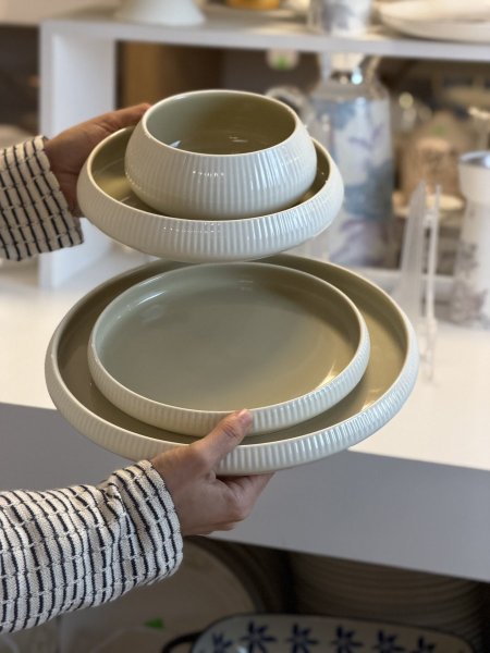 طقم سفرة ٢٤قطعه محزز