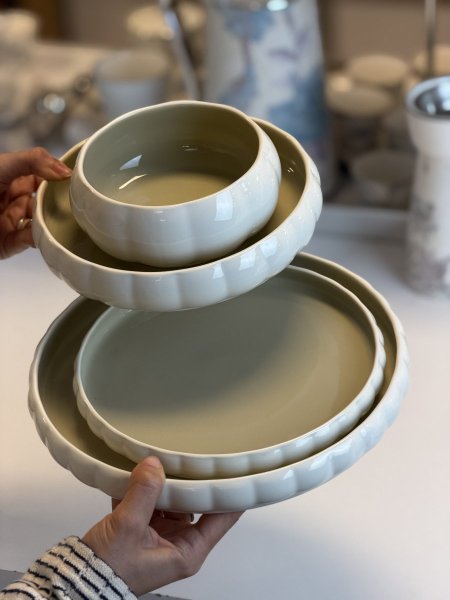 طقم سفرة ٢٤قطعه محزز عريض