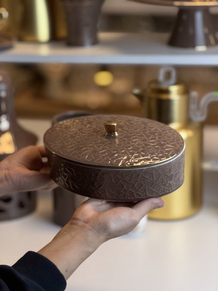 مضيفة وسط من اوتانتك بني ودهبي