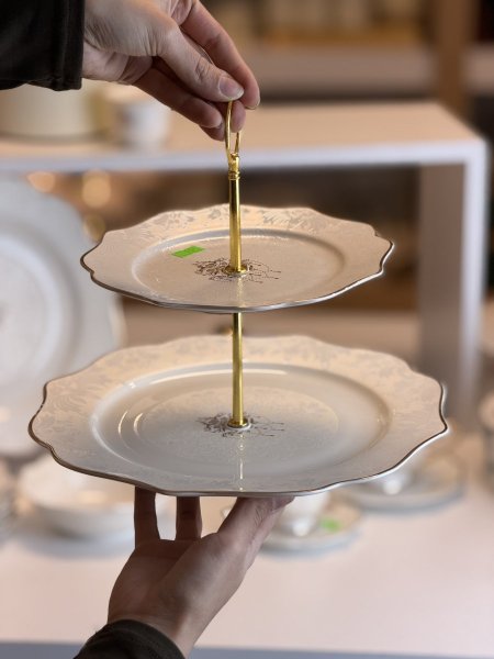 حمالة طبقتين للشكولاته والفواكه