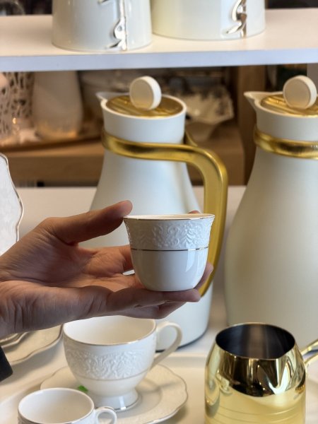 فناجين قهوه ساده حفر ورد/١٢