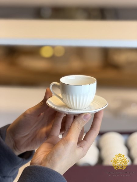 فناجين قهوه ابيض مع دهبي/١٢