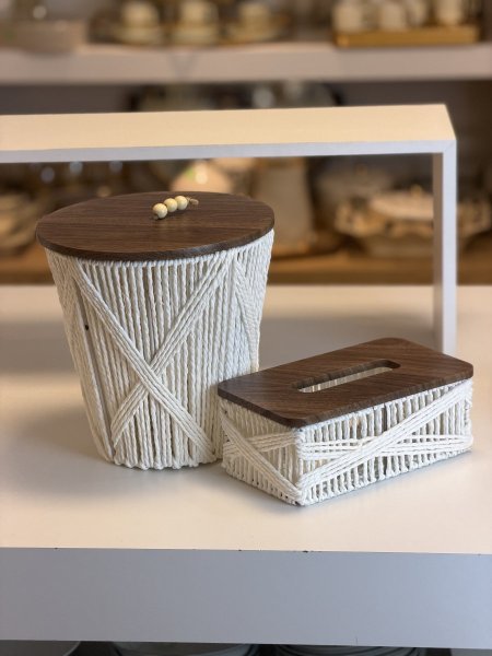 طقم سلة مع محارم ابيض خشبي