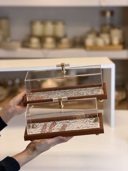 مضيفة اكراليك مستطيل اطار خشبي فاتح