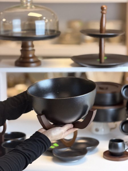 جاط تقديم عميق مع قاعده اسود بامبو