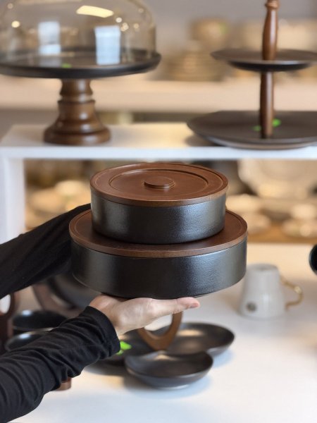 مضيفة مدور اسود بورسلان بامبو