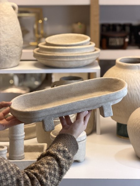 جاط بيضاوي برجل كبير