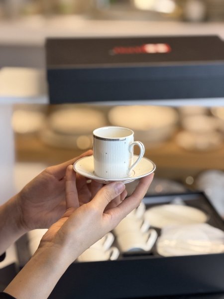 فناجين قهوه كلاسيك محزز منقط /١٢